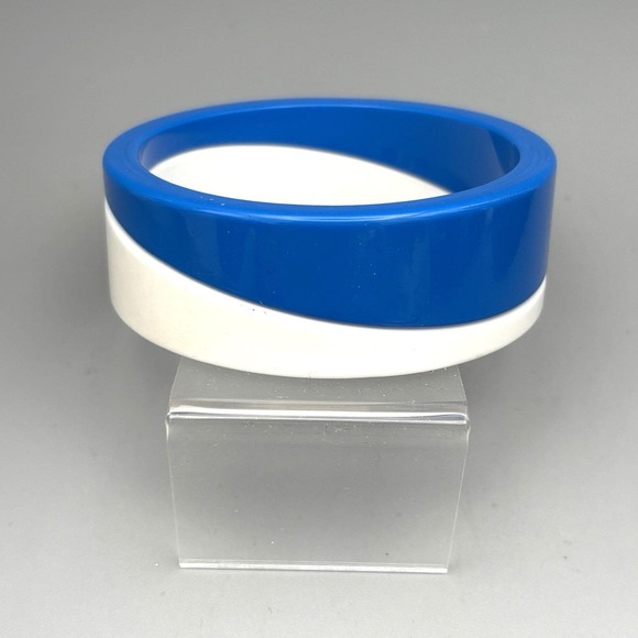 Jewelry - Vintage Two Tone Lucite Bangle Blue and White Retro Coastal American MCM 8"